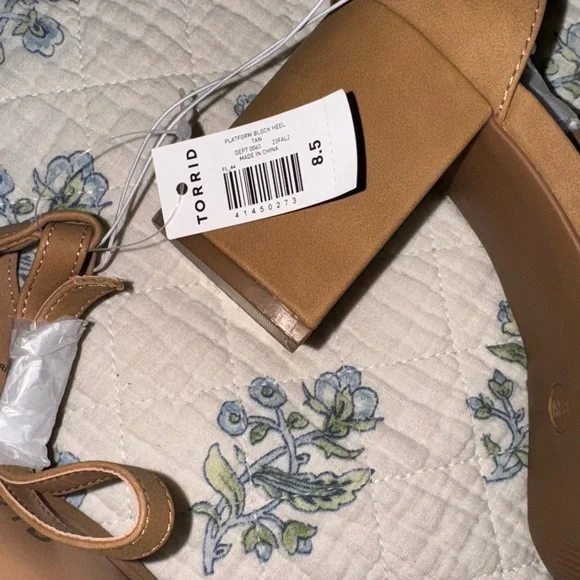 Torrid Platform Block Heel Sandals - Picture 3 of 3